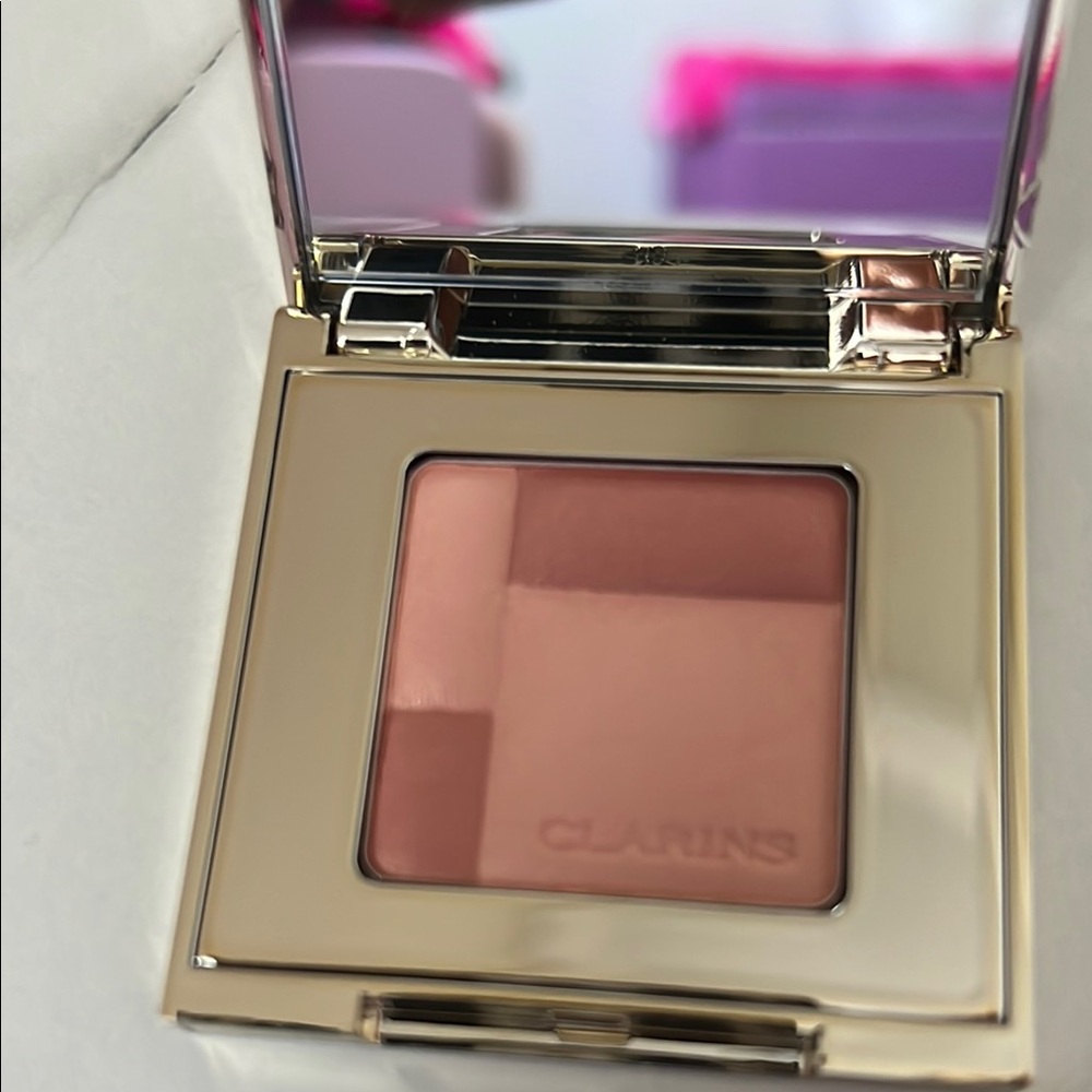 2 blushes ❤️❤️
Clarins Soft Peach Blush Prodige  .1 oz - Picture 2 of 5
